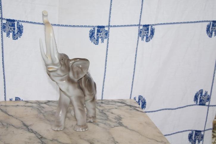 Olifanten  ( Porselein, Antiek en Kunst, Kunst | Beelden en Houtsnijwerken, Ophalen of Verzenden