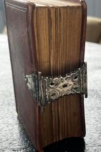 Antieke bijbel zilveren slot 1881, Verzenden