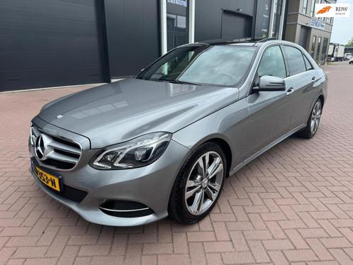 Mercedes-Benz E-klasse E200 PANODAK/AUTOMAAT/LEDER/BOMVOL, Auto's, Mercedes-Benz, Bedrijf, Te koop, E-Klasse, ABS, Achteruitrijcamera