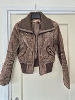 Olijfgroen suede bomberjasje maat m van Vera Moda, Kleding | Dames, Jassen | Zomer, Maat 38/40 (M), Vero Moda, Ophalen of Verzenden