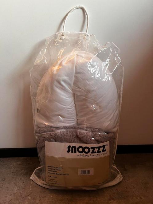 Snoozzz voedingskussen met hoes wit / teddy grijs zwanger, Kinderen en Baby's, Babyvoeding en Toebehoren, Zo goed als nieuw, Voedingskussen