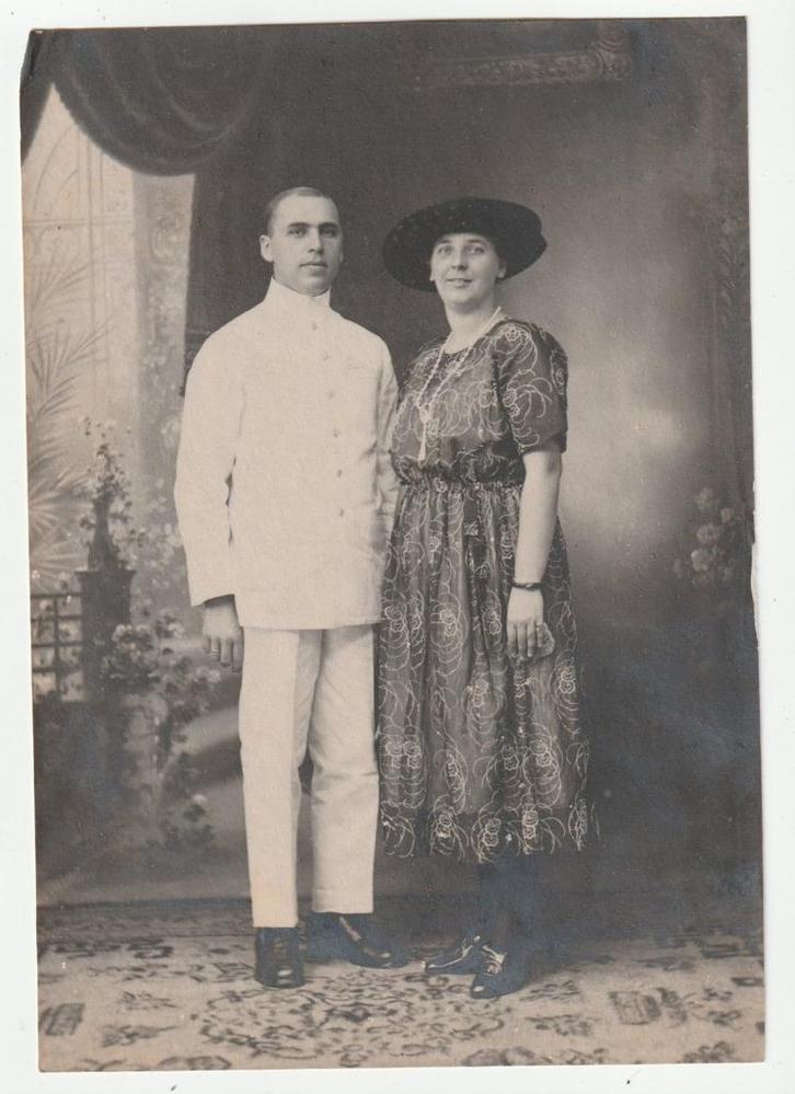 Foto echtpaar Nederlands-Indië 1922, Verzamelen, Foto's en Prenten, Gebruikt, Foto, Overige onderwerpen, Voor 1940, Verzenden