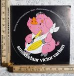Vintage sticker Smikkelaar Victor Varken strip vlees, Verzamelen, Stickers, Overige typen, Ophalen of Verzenden, Zo goed als nieuw