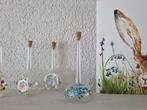 4 handbeschilderde glazen mini vaasjes met kurkje, Antiek en Kunst, Curiosa en Brocante, Ophalen of Verzenden