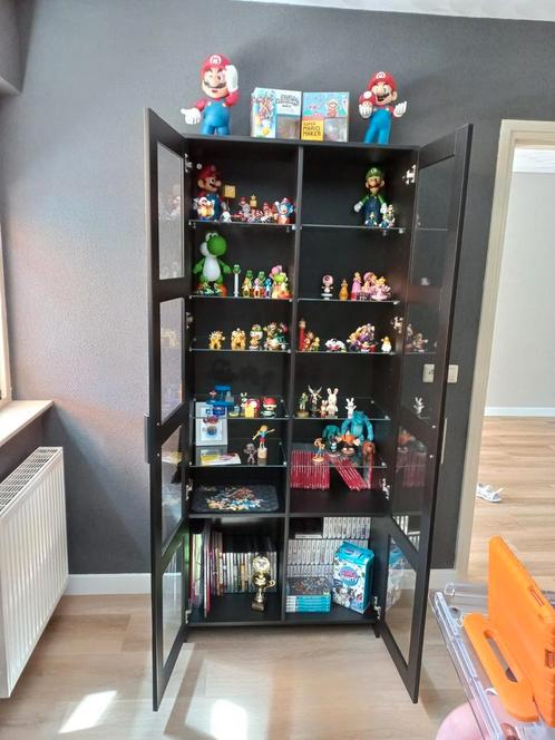 Brimnes vitrinekast zwart, Huis en Inrichting, Kasten | Vitrinekasten, Zo goed als nieuw, 150 tot 200 cm, 50 tot 100 cm, 25 tot 50 cm