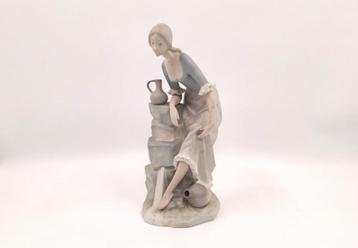 Lladro Nao - Meisje bij fontein beschikbaar voor biedingen
