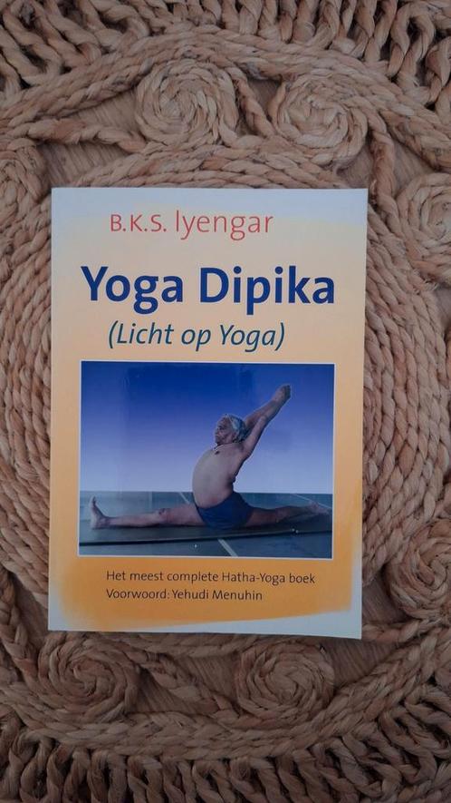 B.K.S. Iyengar - Yoga dipika (licht op yoga), Boeken, Esoterie en Spiritualiteit, Gelezen, Instructieboek, Meditatie of Yoga, Ophalen of Verzenden