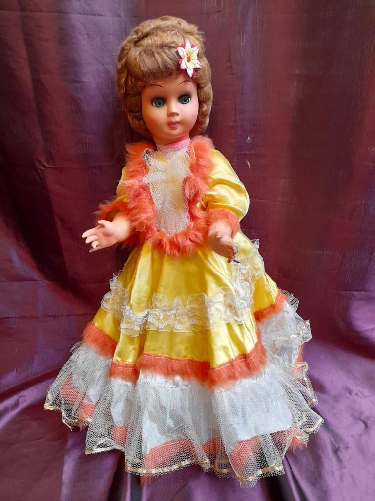 Mooie oude kermis pop, Verzamelen, Poppen, Zo goed als nieuw, Pop, Ophalen of Verzenden