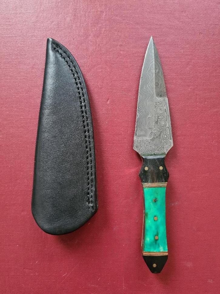 Handgemaakt Damast jachtmes met lederen schede, Caravans en Kamperen, Kampeergereedschap, Zo goed als nieuw, Ophalen