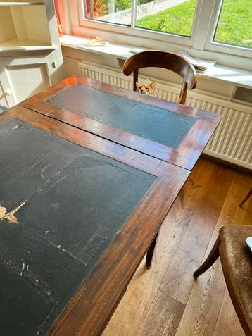 Antieke uitschuifbare eetkamer tafel met 3 stoelen beschikbaar voor biedingen