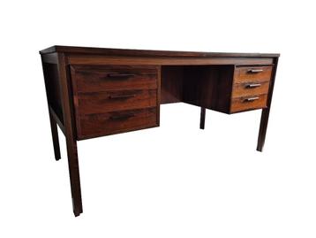 Vintage rosewood vrijstaand bureau design Kai Kristiansen beschikbaar voor biedingen