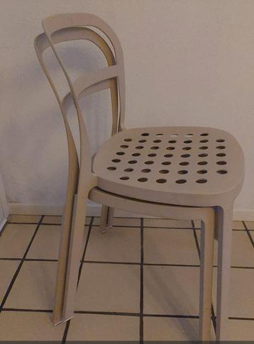 1 metalen stoeltje Ikea
