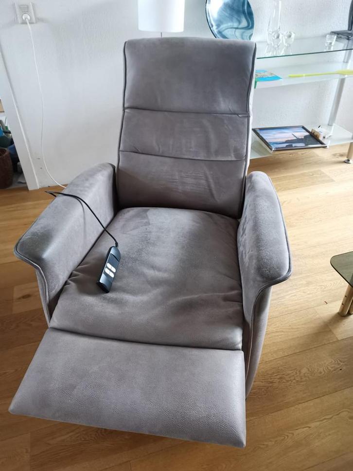 Elektrisch verstelbare relaxfauteuil, Huis en Inrichting, Fauteuils, Gebruikt, Overige materialen, 75 tot 100 cm, Minder dan 75 cm