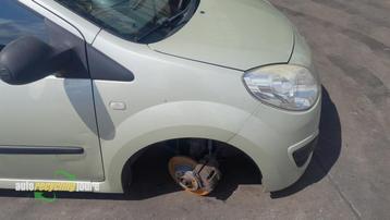 Scherm rechts-voor van een Renault Twingo (MV190) beschikbaar voor biedingen