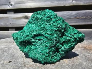 Mooie grote zijdemalachiet 675 gram beschikbaar voor biedingen