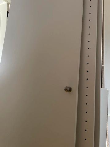 Deur pax kast beschikbaar voor biedingen