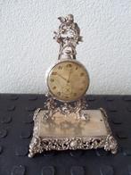 Porte-Montre met een zakhorloge., Ophalen