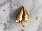 Goudkleurige broche ,bloem blad broche,blaadje broche goudkl, Ophalen, Zo goed als nieuw, Goud, Overige materialen