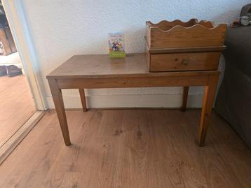 Bureau voor kleuter - orgineel 70-er jaren - €22,, beschikbaar voor biedingen