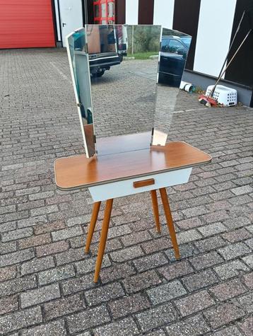 Vintage Kaptafel met Spiegel beschikbaar voor biedingen
