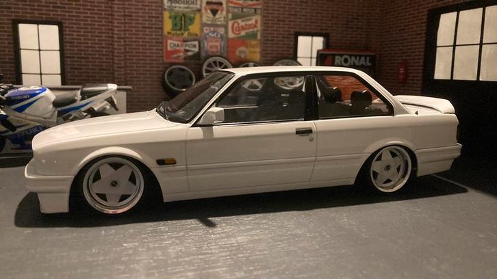 Custom: 1:18 bmw e30 m-technic 2, Hobby en Vrije tijd, Modelauto's | 1:18, Nieuw, Auto, Overige merken, Ophalen of Verzenden