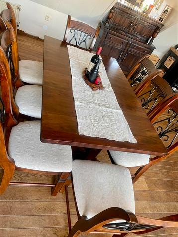 Massief hout metal eettafel 6-8 pers (nieuwe prijs £3000) beschikbaar voor biedingen