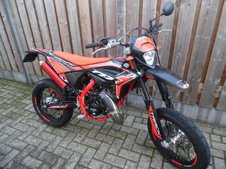 Beta Track E5+ 06-2025 2.849km 45km IN NIEUWSTAAT, Fietsen en Brommers, Brommers | Derbi, Zo goed als nieuw, Maximaal 45 km/u