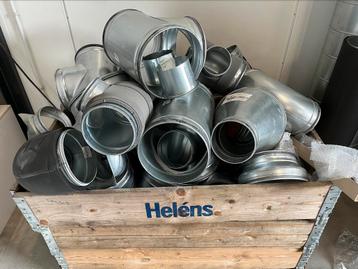 Koppel stukken ventilatie + buizen beschikbaar voor biedingen
