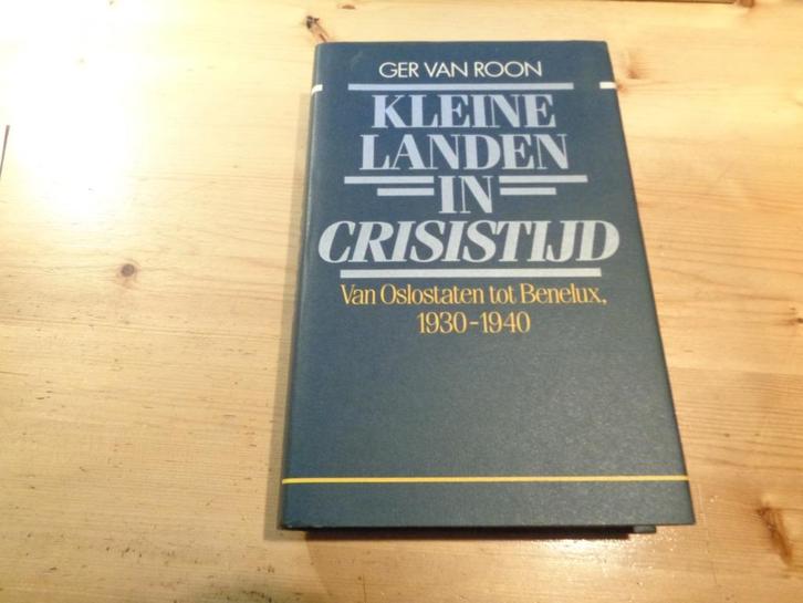 Ger van Roon - Kleine landen in Crisistijd. Van Oslo staten, Boeken, Geschiedenis | Wereld, Zo goed als nieuw, Europa, 19e eeuw