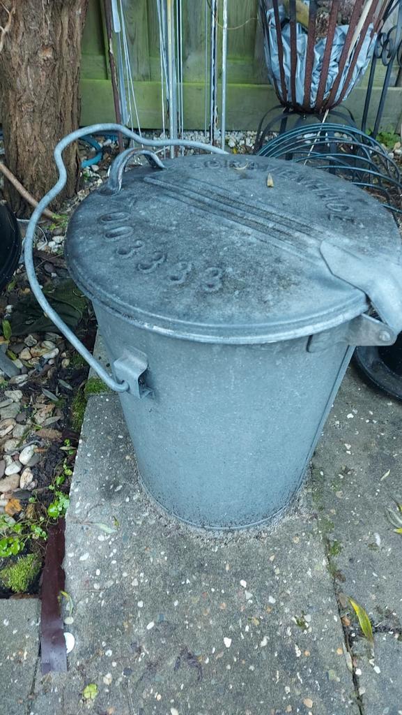 Vintage originele zinken prullenbak uit Den Haag, Antiek en Kunst, Antiek | Woonaccessoires, Ophalen