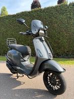 Vespa Sprint ~ Nano Grey ~ 2021 ~ 1ste eigenaar ~ Brom ~, Fietsen en Brommers, Brommers | Vespa, Overige modellen, Maximaal 45 km/u