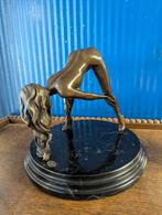Bronzen sculptuur vrouw op marmeren voet. Erotische . Naakte, Antiek en Kunst, Ophalen