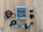 Nintendo Snes met twee controllers en bijbhorende kabels, Spelcomputers en Games, Spelcomputers | Nintendo Super NES, Ophalen of Verzenden