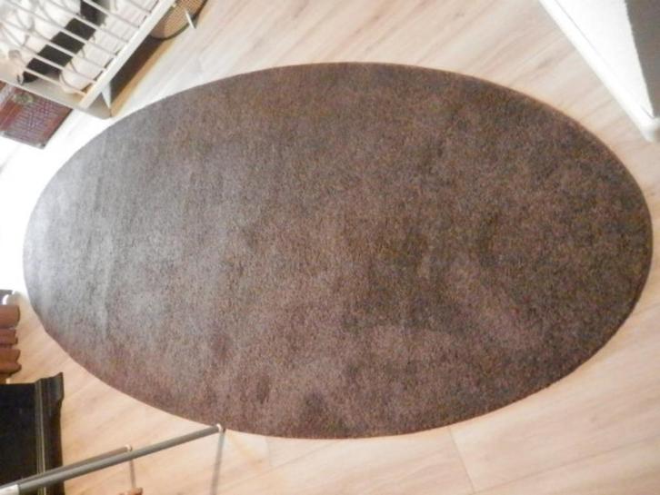 Vloerkleed, groot ovaal, donkerbruin, Huis en Inrichting, Stoffering | Tapijten en Kleden, Zo goed als nieuw, 100 tot 150 cm, 200 cm of meer