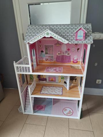 Poppenhuis beschikbaar voor biedingen
