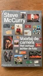 Steve McCurry - Voorbij de camera, Boeken, Kunst en Cultuur | Fotografie en Design, Fotografen, Ophalen of Verzenden, Zo goed als nieuw