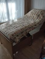 Volledig elektrisch bed. 90 bij 2.00 met 2 nachtkastjes., Ophalen