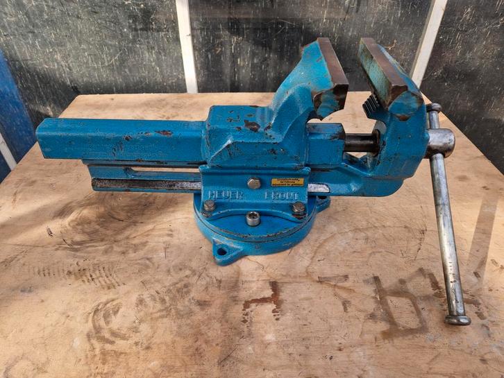 Heuer front brockhaus 140 mm bankschroef met draaiplateau, Doe-het-zelf en Verbouw, Werkbanken, Zo goed als nieuw, 120 tot 170 cm