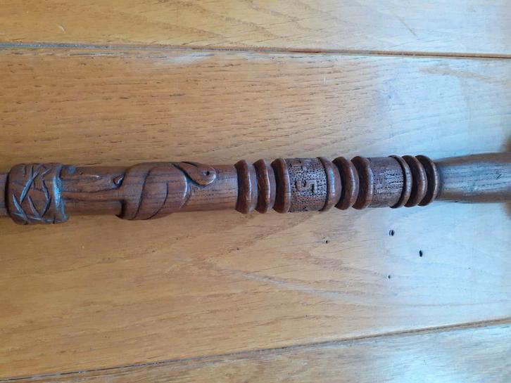Vintage Houten (Wandel)stok met Houtsnijwerk 1940-45, Antiek en Kunst, Kunst | Beelden en Houtsnijwerken, Ophalen of Verzenden