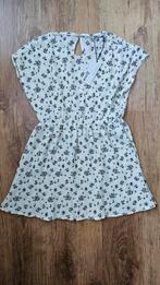 Nieuw jurk Daily7 zwart wit  plissé bloemen maat 116 €40, Meisje, Nieuw, Ophalen of Verzenden, Jurk of Rok