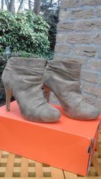 Enkellaarsje pump met plateau suedine beige maat 36, Beige, Lage of Enkellaarzen, Ophalen of Verzenden, Zo goed als nieuw