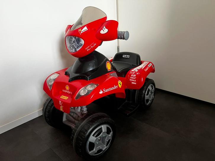 Elektrische ferrari quad 2km/u, Kinderen en Baby's, Speelgoed | Buiten | Skelters, Zo goed als nieuw, Overige merken, Ophalen