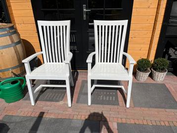2 leuke houten witte stoelen