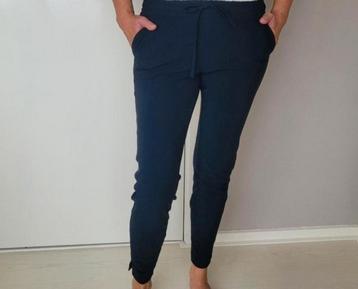 Studio Anneloes Downstairs broek S
Dikkere Travel
D.blauw beschikbaar voor biedingen