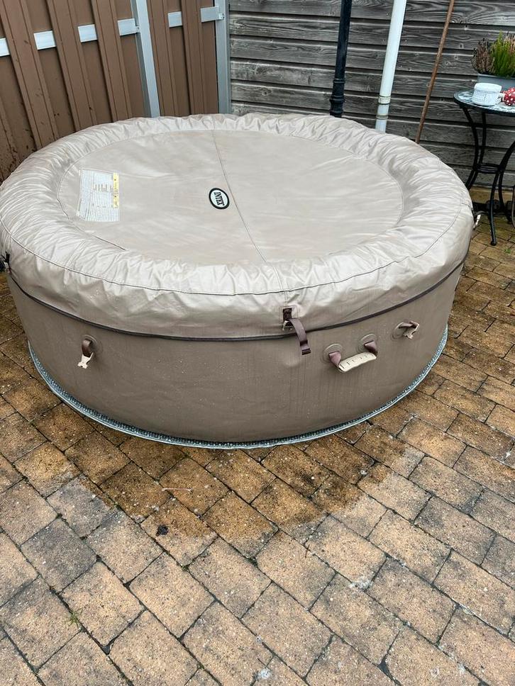 Jacuzzi van Intex, Tuin en Terras, Bubbelbaden en Hottubs, Zo goed als nieuw, Ophalen of Verzenden