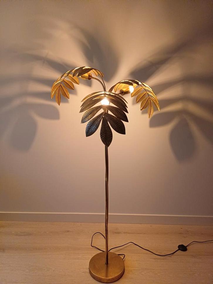Unbeleafable Gold Vloerlamp - Boo, Huis en Inrichting, Lampen | Vloerlampen, Nieuw, 100 tot 150 cm, Metaal, Ophalen
