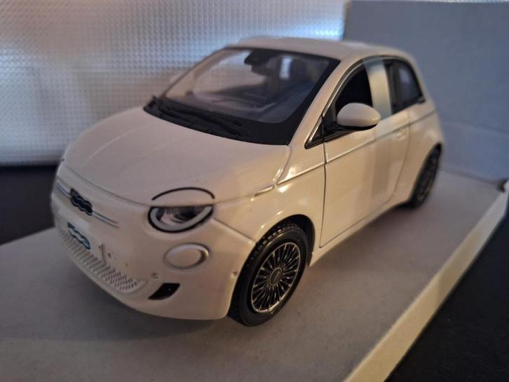 Fiat 500E 2023 Schaal 1:24, Hobby en Vrije tijd, Modelauto's | 1:24, Nieuw, Auto, Bburago, Ophalen of Verzenden
