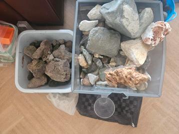 Natuur / lava stenen aquarium beschikbaar voor biedingen