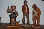 3 Houten beelden op voetstuk, Ophalen