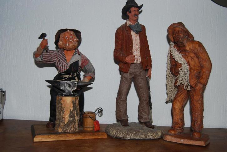 3 Houten beelden op voetstuk, Antiek en Kunst, Kunst | Beelden en Houtsnijwerken, Ophalen